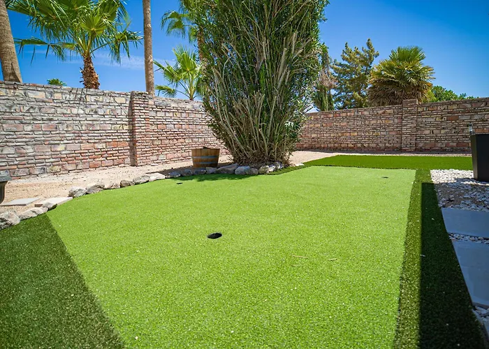 River Fun Awaits Pool, Putting Green, Arcade And More, Sleeps 8 Holiday home *