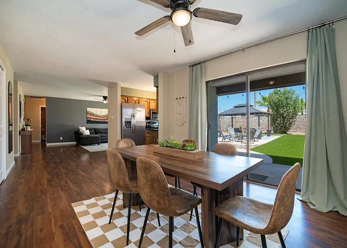 River Fun Awaits Pool, Putting Green, Arcade And More, Sleeps 8 Holiday home Yuma