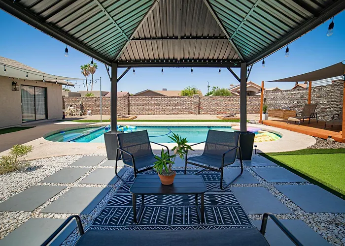 River Fun Awaits Pool, Putting Green, Arcade And More, Sleeps 8 Holiday home *