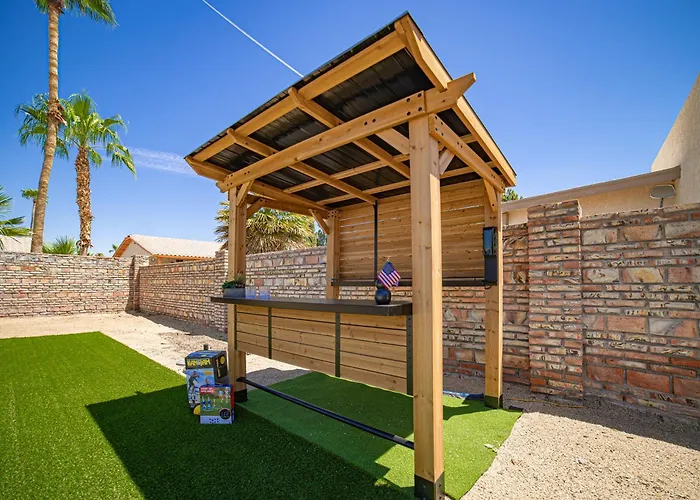 River Fun Awaits Pool, Putting Green, Arcade And More, Sleeps 8 Holiday home Yuma