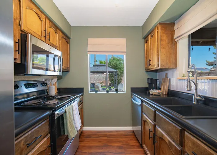 Holiday home River Fun Awaits Pool, Putting Green, Arcade And More, Sleeps 8 Yuma